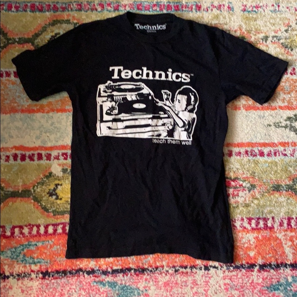 Technics tee